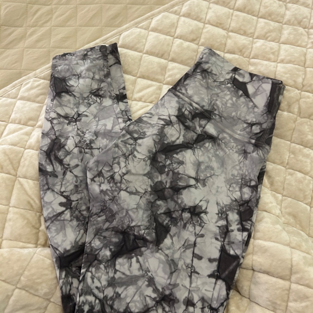 Lululemon - Picture 2 of 2
